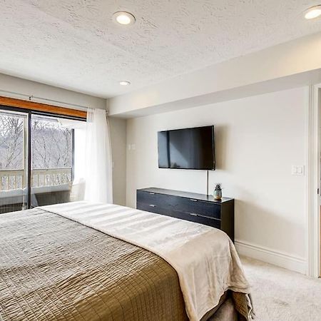Lux Retro Getaway W/ Ober & Smoky Mtn Views! Villa Gatlinburg Eksteriør bilde