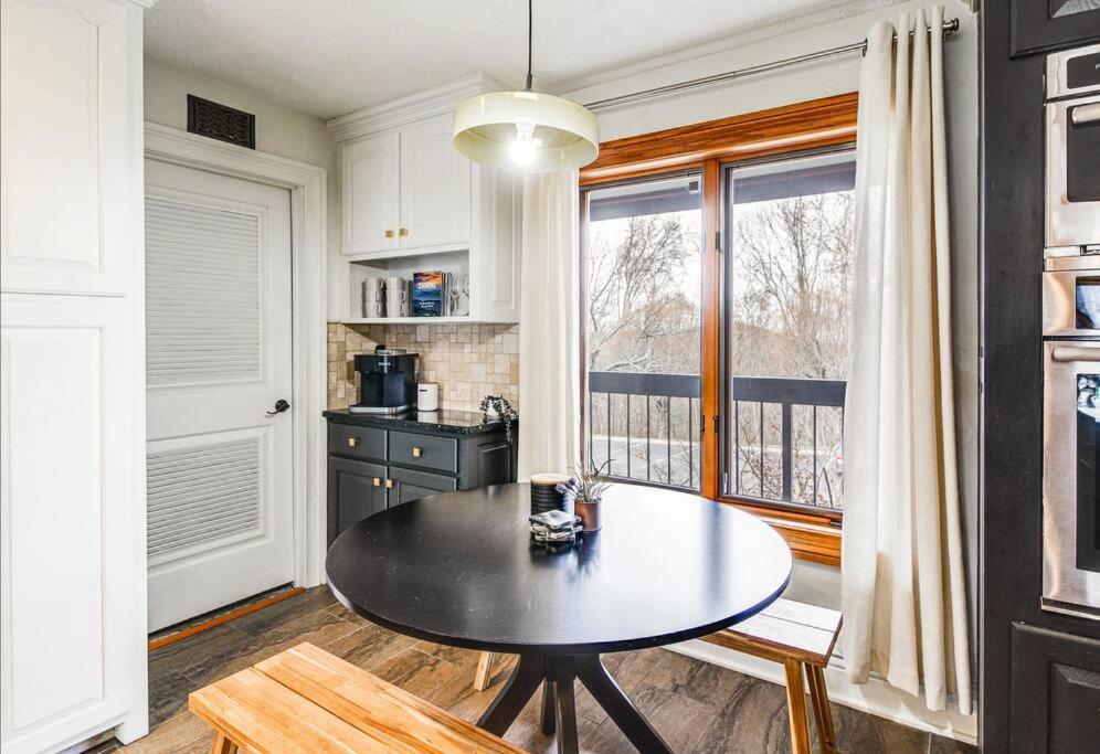 Lux Retro Getaway W/ Ober & Smoky Mtn Views! Villa Gatlinburg Eksteriør bilde
