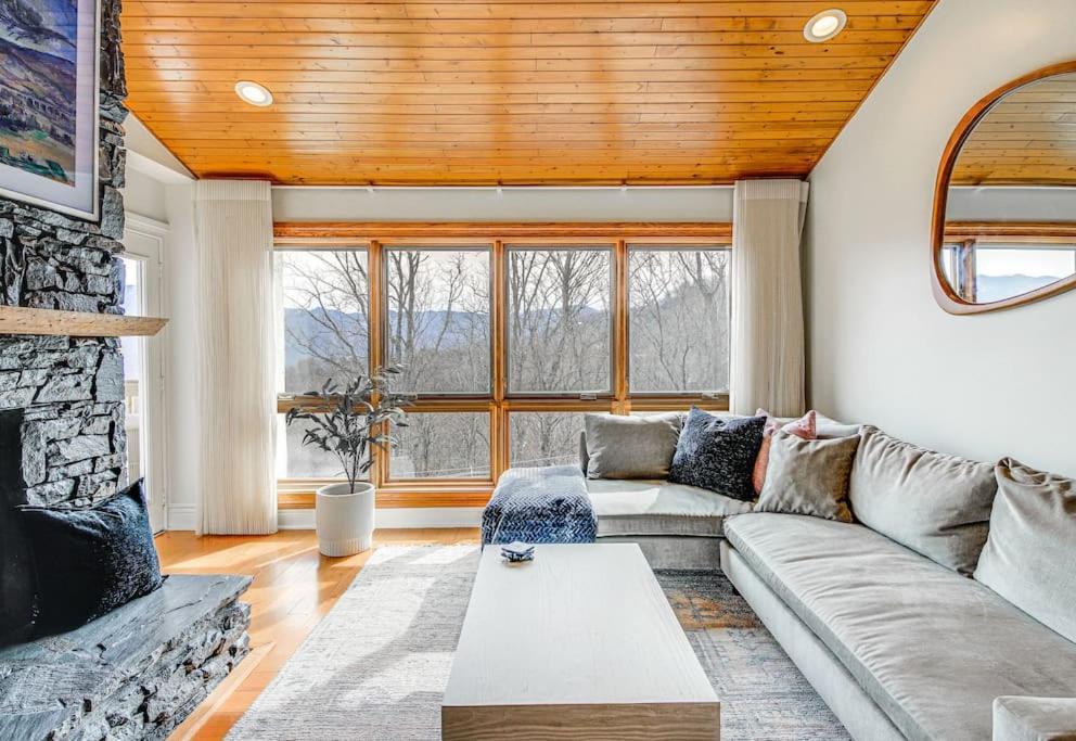 Lux Retro Getaway W/ Ober & Smoky Mtn Views! Villa Gatlinburg Eksteriør bilde