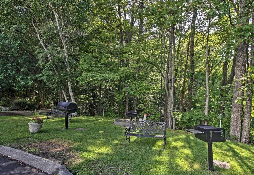Lux Retro Getaway W/ Ober & Smoky Mtn Views! Villa Gatlinburg Eksteriør bilde