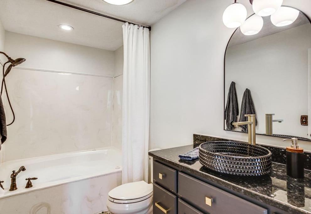 Lux Retro Getaway W/ Ober & Smoky Mtn Views! Villa Gatlinburg Eksteriør bilde