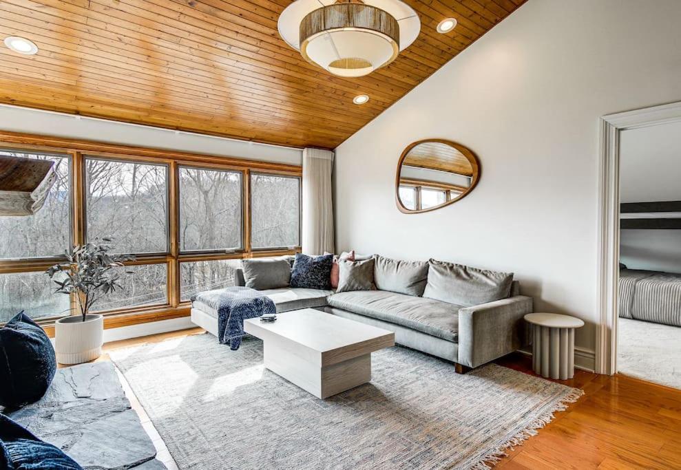 Lux Retro Getaway W/ Ober & Smoky Mtn Views! Villa Gatlinburg Eksteriør bilde