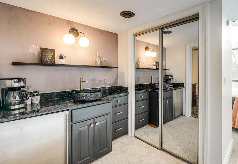 Lux Retro Getaway W/ Ober & Smoky Mtn Views! Villa Gatlinburg Eksteriør bilde