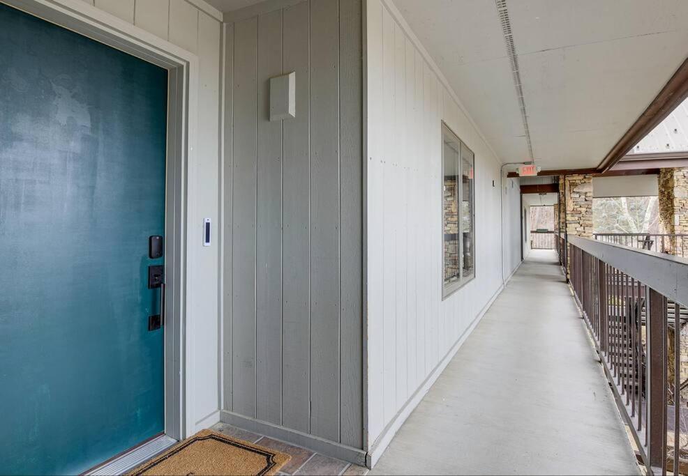 Lux Retro Getaway W/ Ober & Smoky Mtn Views! Villa Gatlinburg Eksteriør bilde