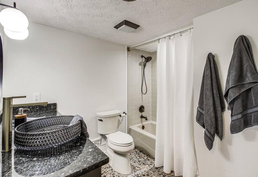 Lux Retro Getaway W/ Ober & Smoky Mtn Views! Villa Gatlinburg Eksteriør bilde