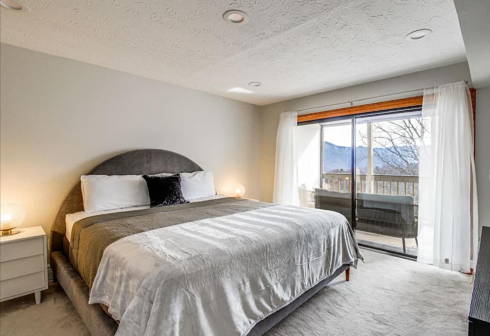 Lux Retro Getaway W/ Ober & Smoky Mtn Views! Villa Gatlinburg Eksteriør bilde