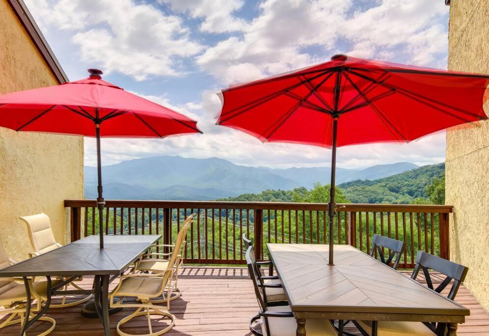 Lux Retro Getaway W/ Ober & Smoky Mtn Views! Villa Gatlinburg Eksteriør bilde
